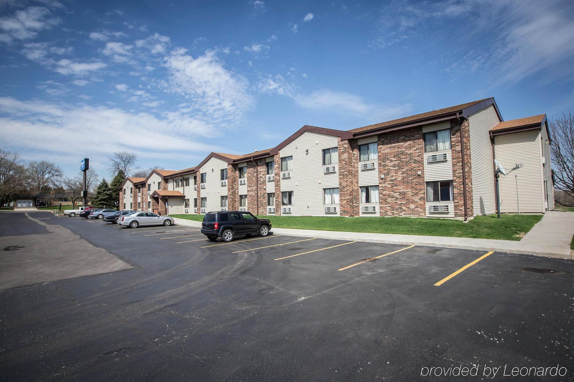 Baymont By Wyndham Joliet Hotel Exterior photo